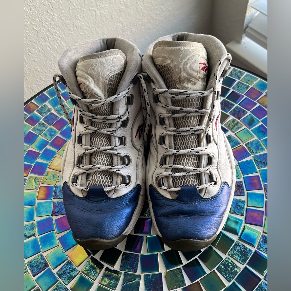 Reebok White and Blue Low-Top Athletic 👟